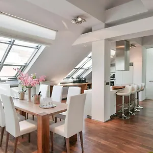 Luxury Penthouse With Sauna, Terrace, 250m2, 5bdrm, 3bthrm Prag